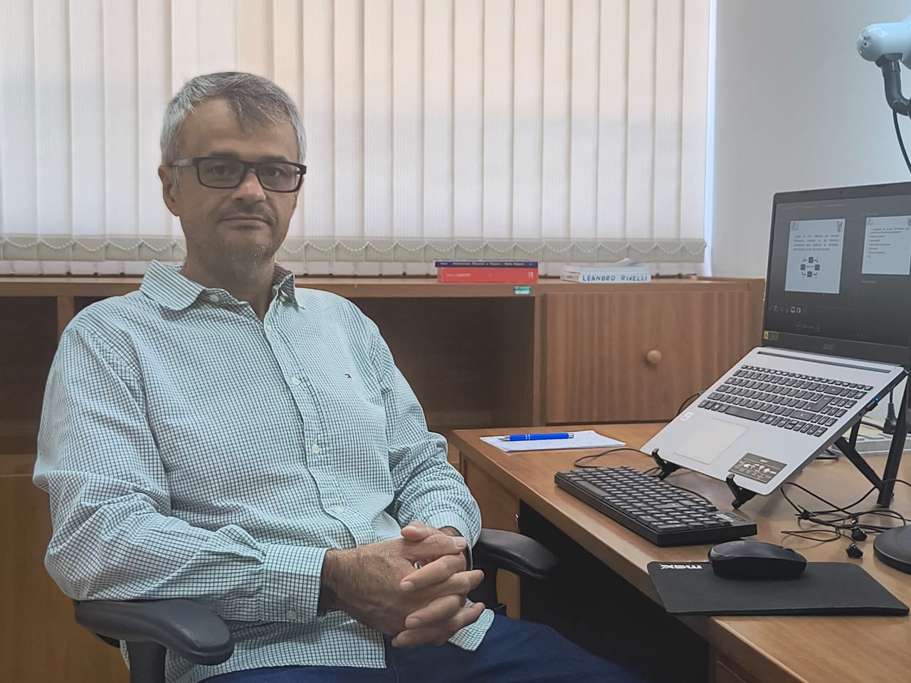 Professor Leandro Rivelli